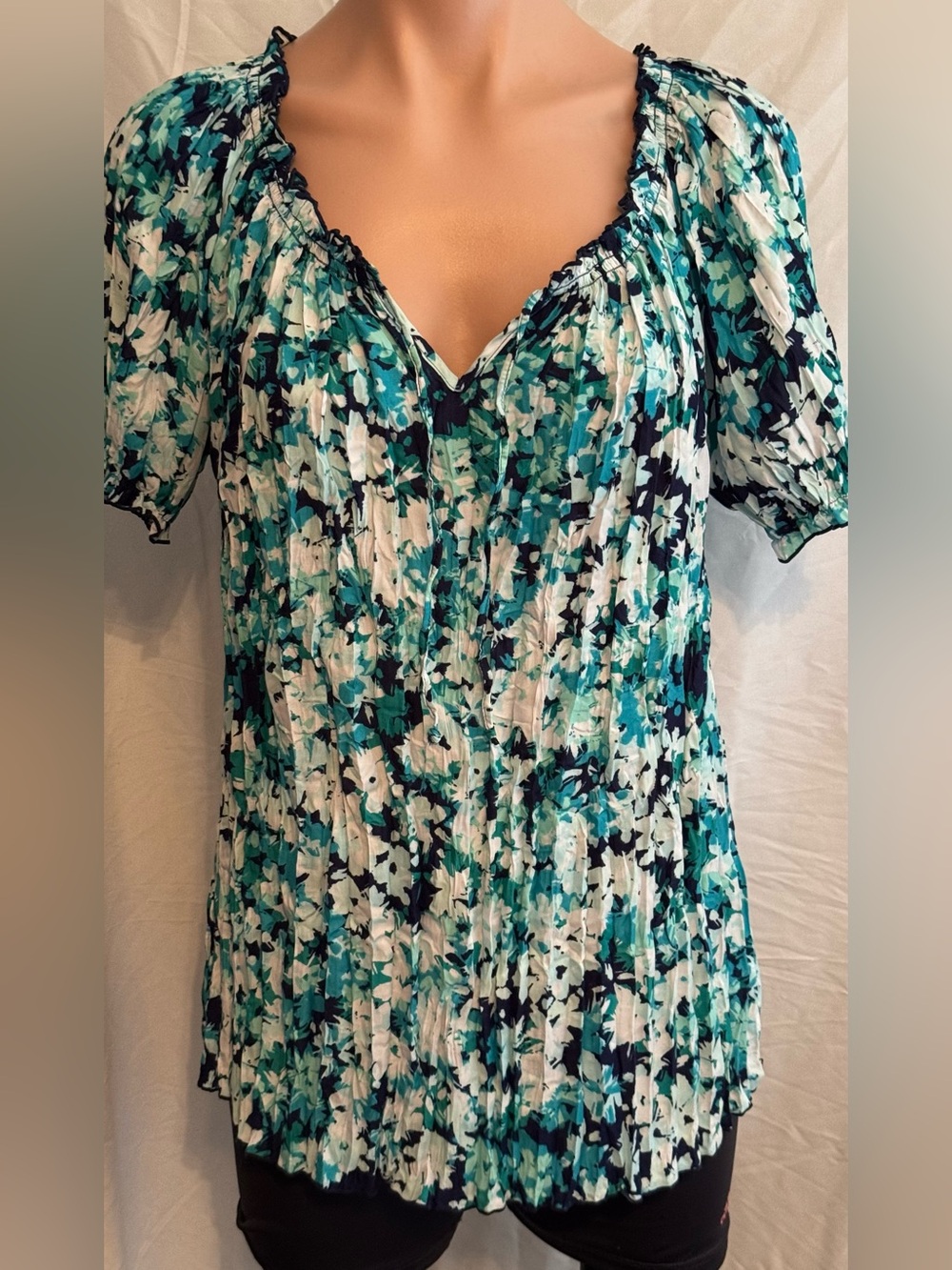 Floral Pleated V-Neck Short Sleeve Women’s Top in Teal & White